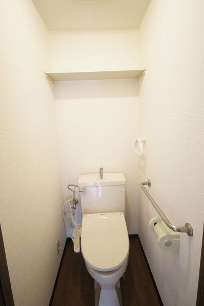 地下鉄東西線 京都市役所前駅 徒歩5分 8階建 築29年のトイレ写真