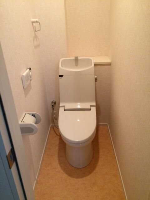 小田急線 豪徳寺駅 徒歩8分 2階建 築20年のトイレ写真