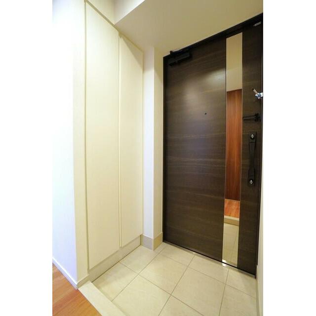 ベルファース八丁堀West 部屋番号:402の玄関写真