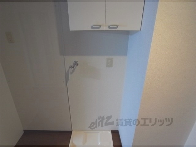 その他部屋・スペース　洗濯機置場上に便利な棚あります