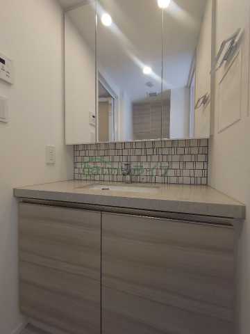 洗面設備　別部屋の参考写真になります。