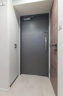 玄関　※別部屋の参考写真です。