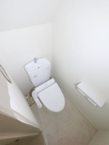 ＪＲ内房線 本千葉駅 徒歩6分 2階建 築16年のトイレ写真