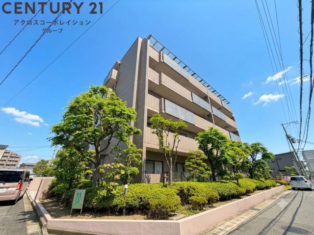 建物外観　オートロックで外部の人間が簡単に出入りできないため安心です。