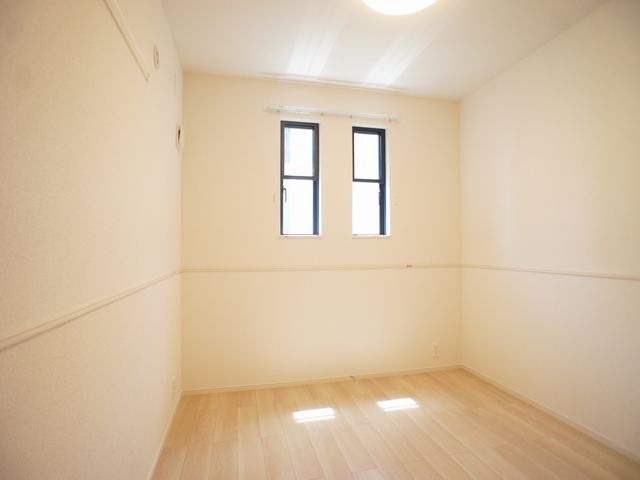 駐車場　お部屋がスッキリ！充実収納付きです♪