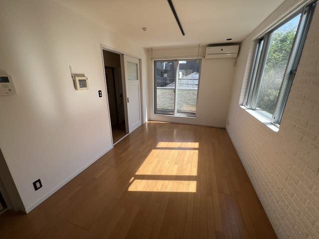 居室・リビング　１フロア２住戸全部屋角部屋。