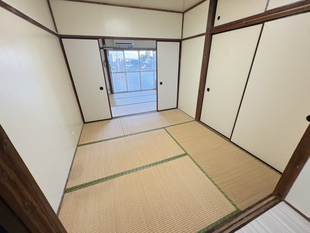 矢切ビルの居間写真
