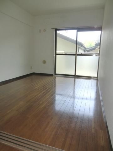 居室・リビング　南面向きの明るいお部屋です