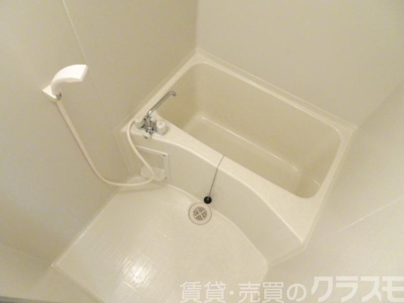 バス・シャワールーム　キレイにリフォームされています♪
