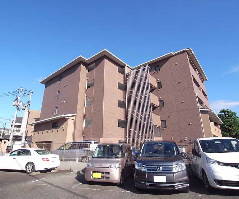 Grand E’terna 京大正門前の外観写真