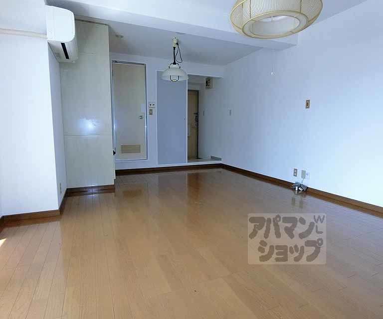 ロイヤルプラザ御幸町の居間写真