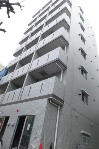建物外観　鉄筋コンクリート造のがっちりとした建物。