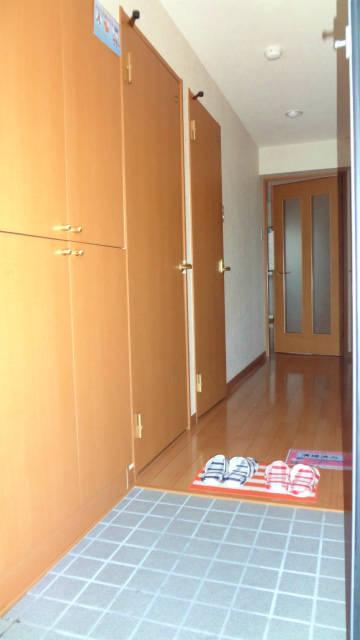 玄関　玄関はいつもキレイにしておくと「金運アップ」するらしいぞ