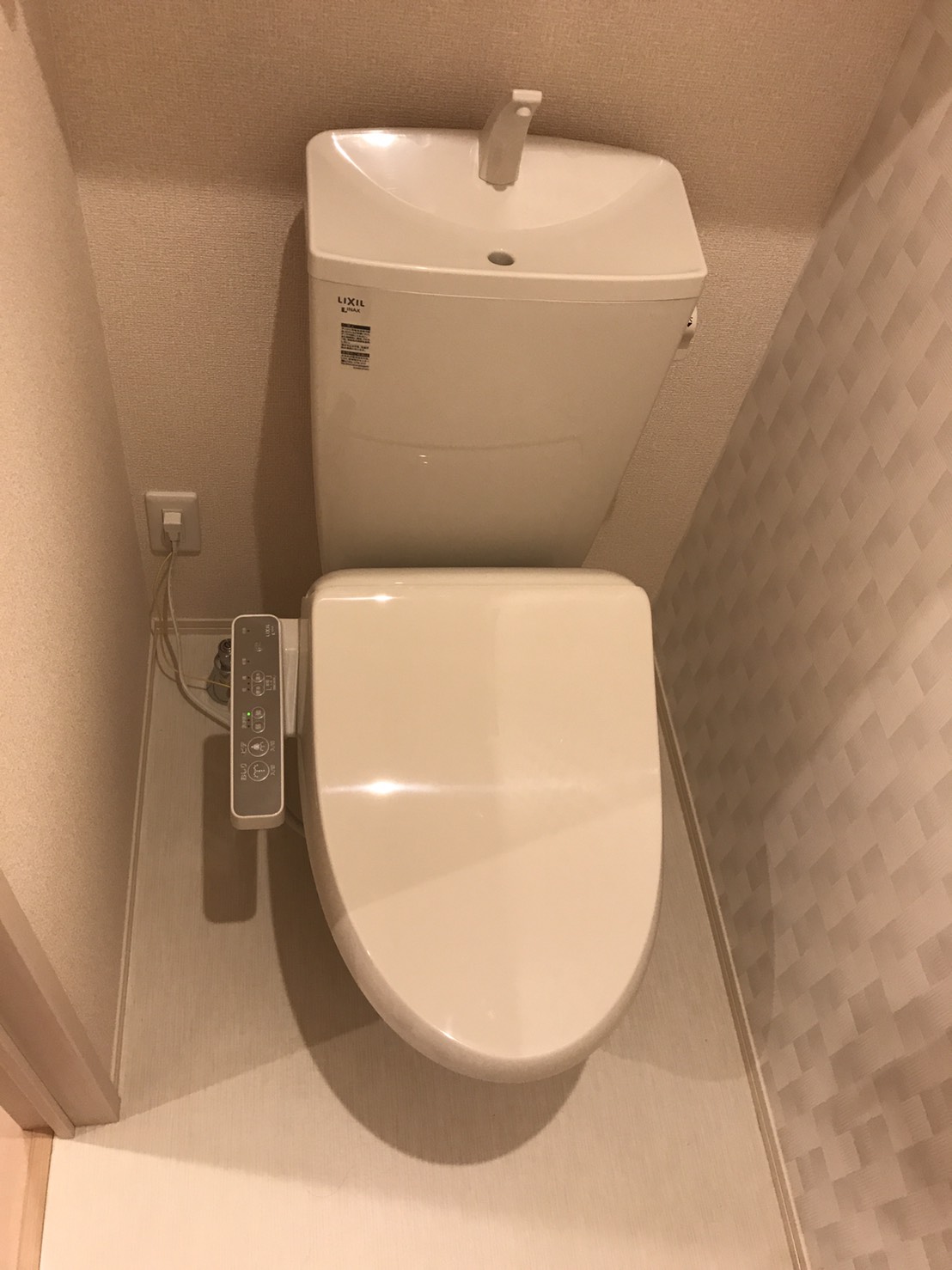 ＪＲ関西本線 加美駅 徒歩11分 2階建 築10年のトイレ写真