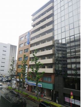 福岡市中央区天神のマンションの建物外観