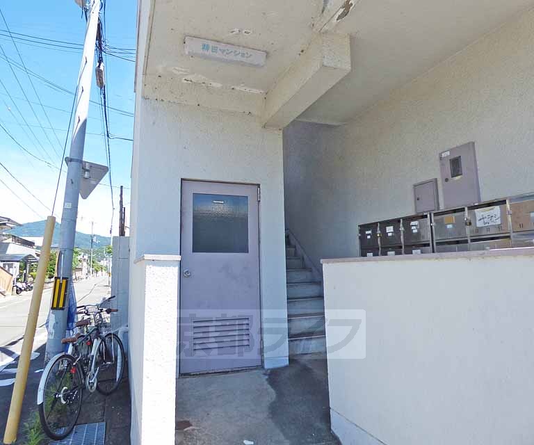 【京都市北区上賀茂榊田町のマンションのエントランス】