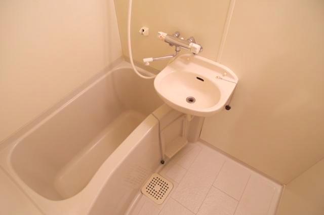 バス・シャワールーム　写真は別号室のものです。