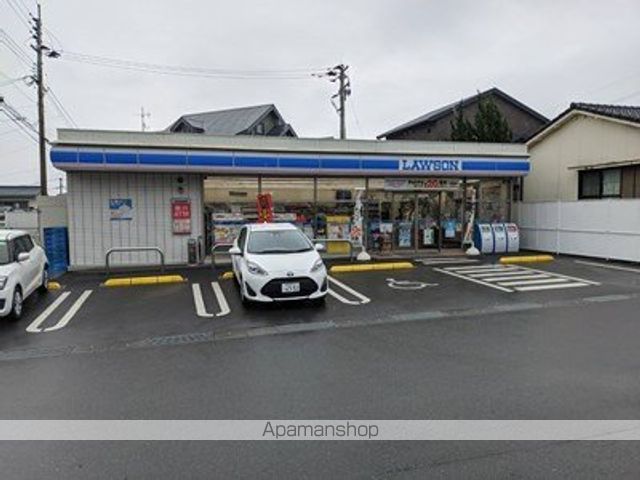 コンビニ　ローソン（コンビニ）まで724m