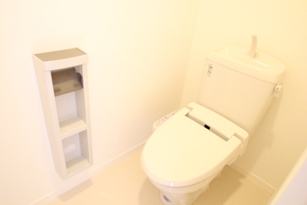 トイレ　別号室の写真となります。