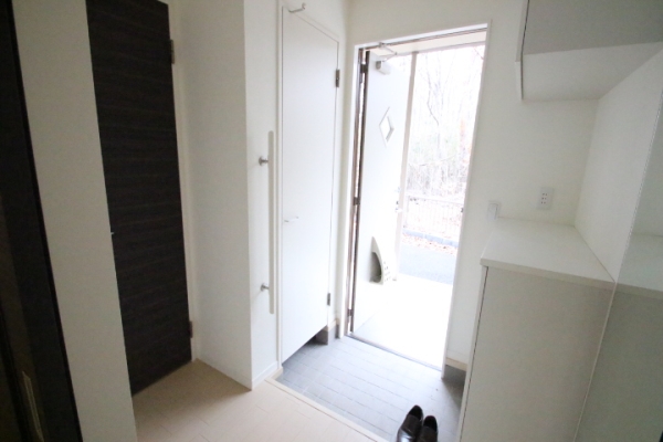 玄関　別号室の写真となります。