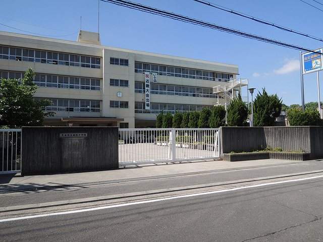中学校　茨木市立西陵中学校（中学校）まで1182m