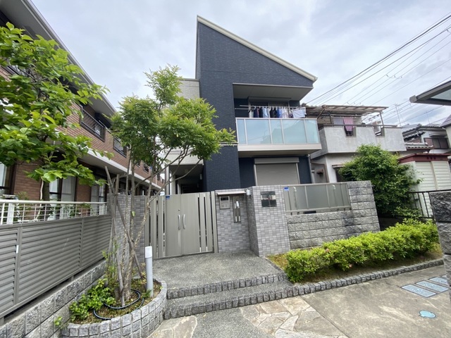 三島郡島本町桜井のアパートの建物外観