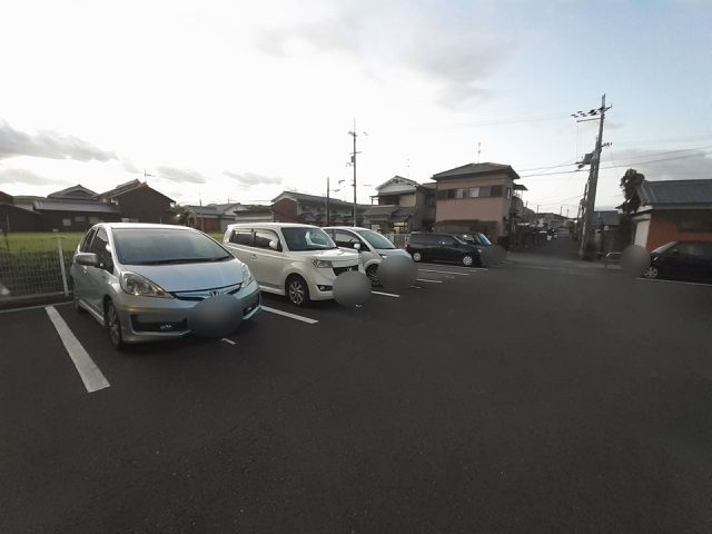 【大和高田市東中のマンションの駐車場】