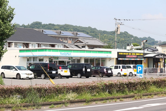 コンビニ　ファミリーマート 賀来店（コンビニ）まで500m
