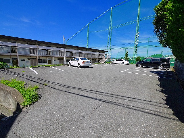 【奈良市学園朝日元町のアパートの駐車場】