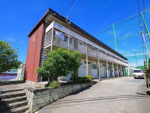 奈良市学園朝日元町のアパートの建物外観