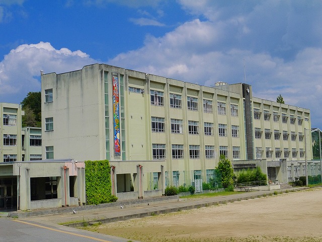 【奈良市学園朝日元町のアパートの中学校】