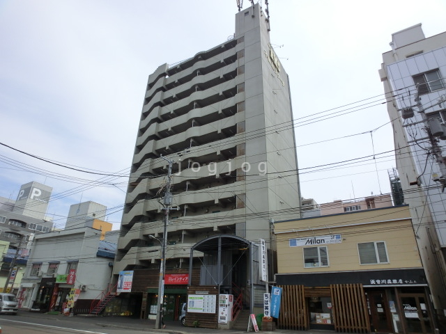 札幌市中央区南一条西のマンションの建物外観