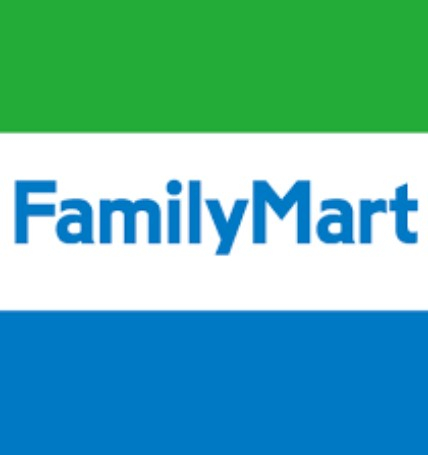 コンビニ　ファミリーマート淀川区役所前店（コンビニ）まで273m