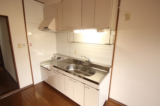 キッチン　※別の号室のお部屋になります。