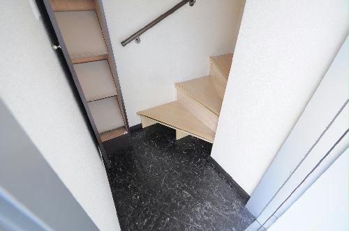玄関　設備・仕様は号室により異なる為、現況を優先致します。