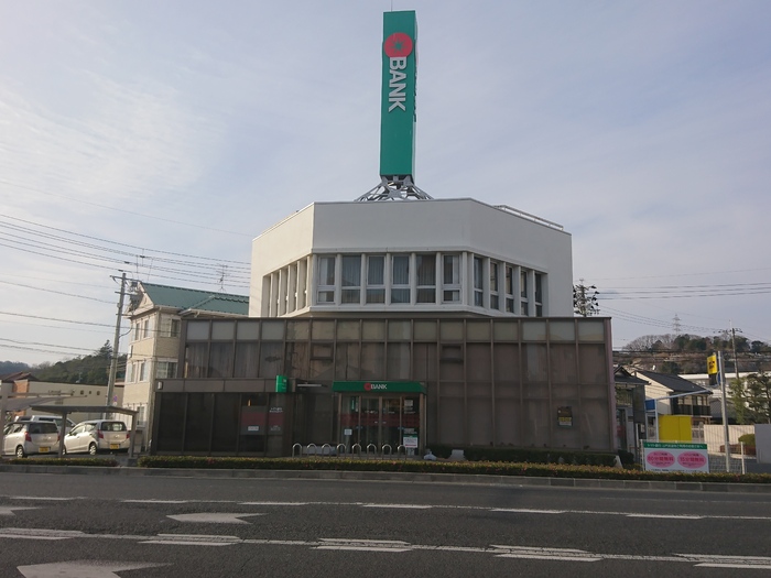 【プレサンス　ロジェ　岡山駅元町の銀行】