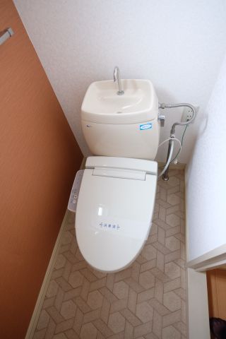 トイレ　ウォシュレットもついています。