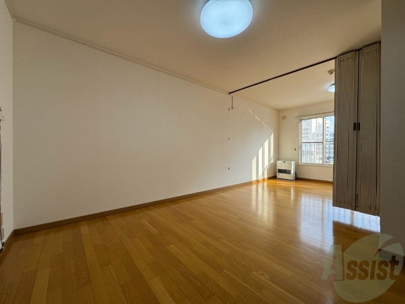 居室・リビング　広々としたリビングですね。使い勝手がよさそうですね！