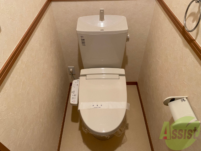 トイレ　トイレはこちらです。十分な広さがございますね