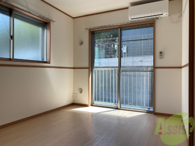 居室・リビング　陽当たり良く、十分に広さのあるお部屋となっております