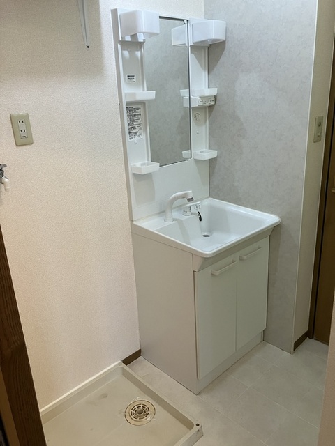 洗面設備　Ｂ１０５　洗髪洗面化粧台　洗濯機置き場
