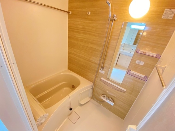 バス・シャワールーム　※参考写真　同建築メーカー施工の同間取完成他物件のものです。