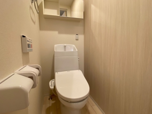 トイレ　※参考写真　同建築メーカー施工の同間取完成他物件のものです。