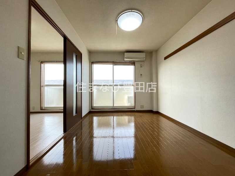 居室・リビング　同型別部屋写真