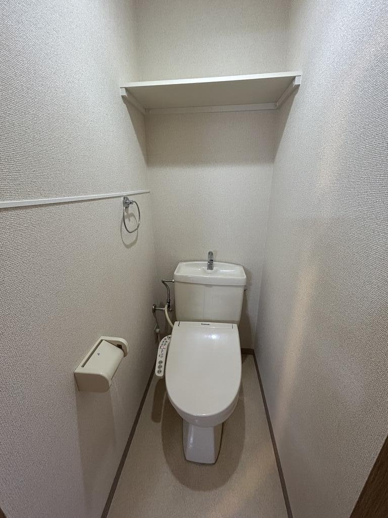 トイレ　ウオシュレット付き