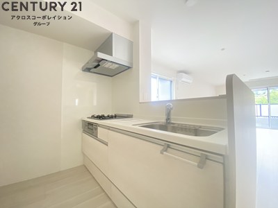 キッチン　3口ガスコンロ付で機能的なキッチンです！