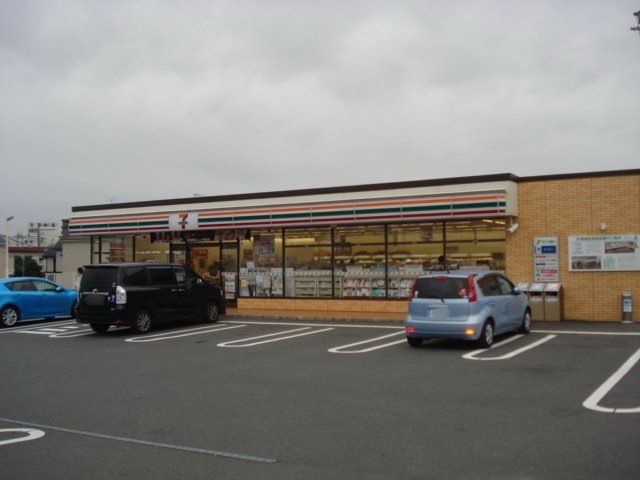 コンビニ　セブンイレブン 伊勢原板戸店（コンビニ）まで522m
