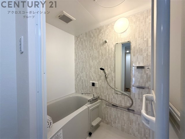 バス・シャワールーム　新品のお風呂です！追い炊き機能付き！