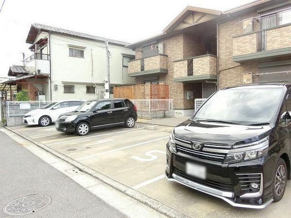 駐車場　敷地内駐車場！