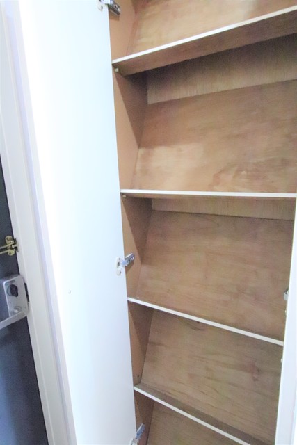 玄関　下駄箱付き